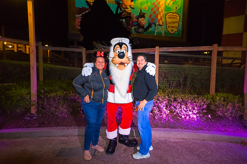 Santa Goofy at the MVMCP